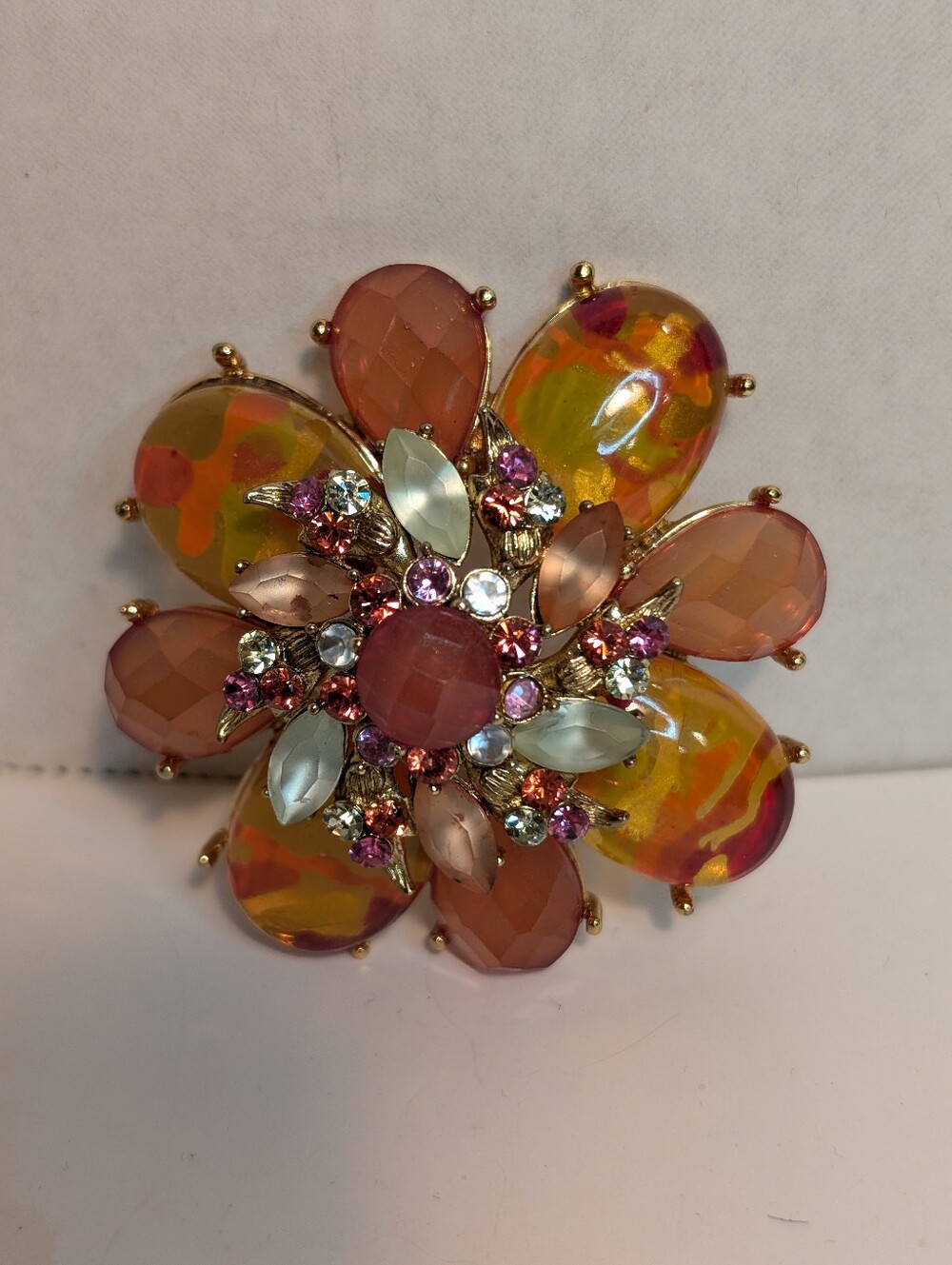 Beautiful vtg orange brown glass rhinestone Gold tone pin brooch